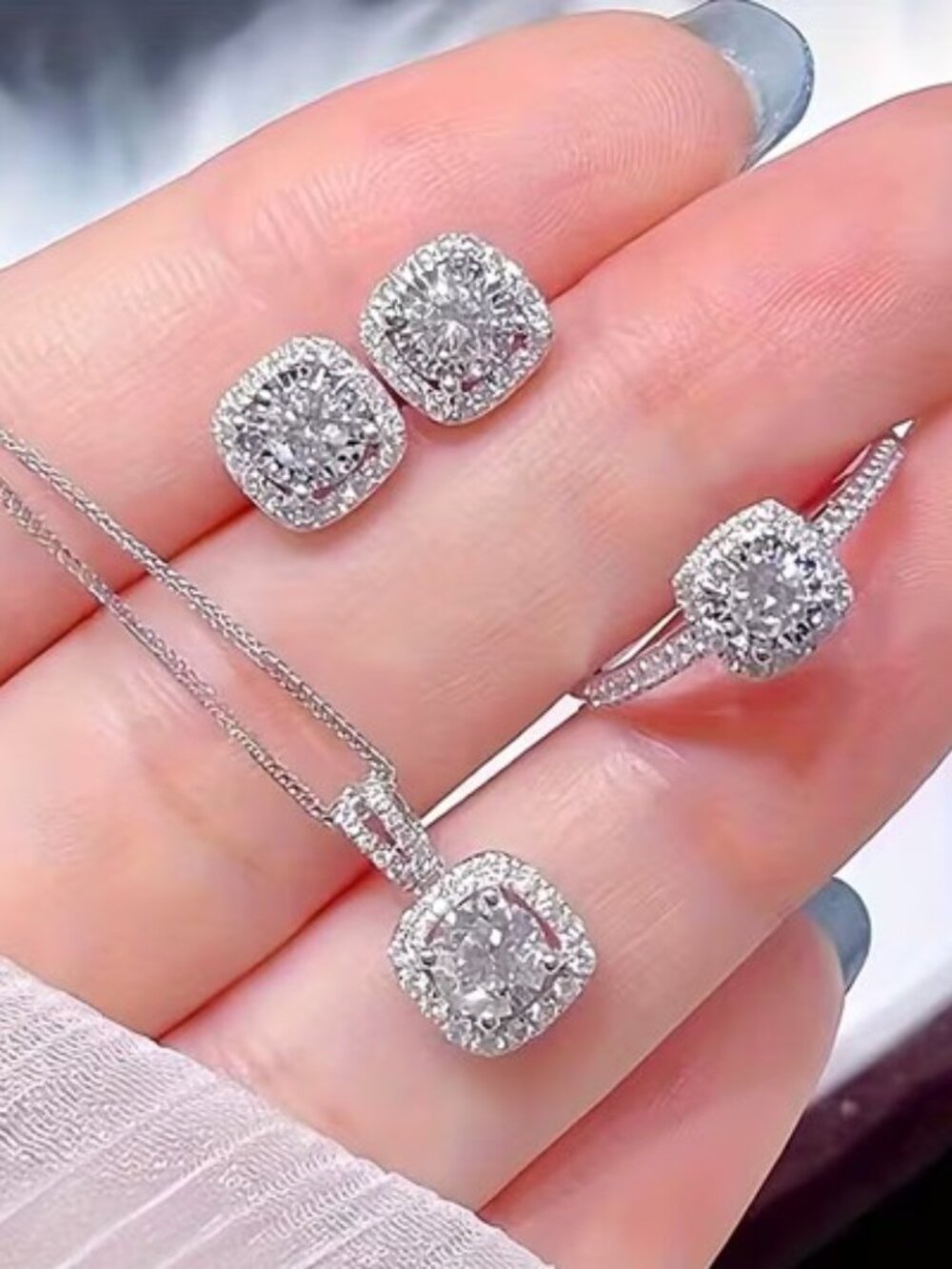 Jewelry Set Womens Size 6 White Gold Tone Necklace Earrings Ring NWT